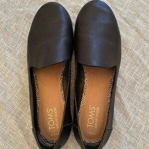 Tom’s Darcy Loafer Flats